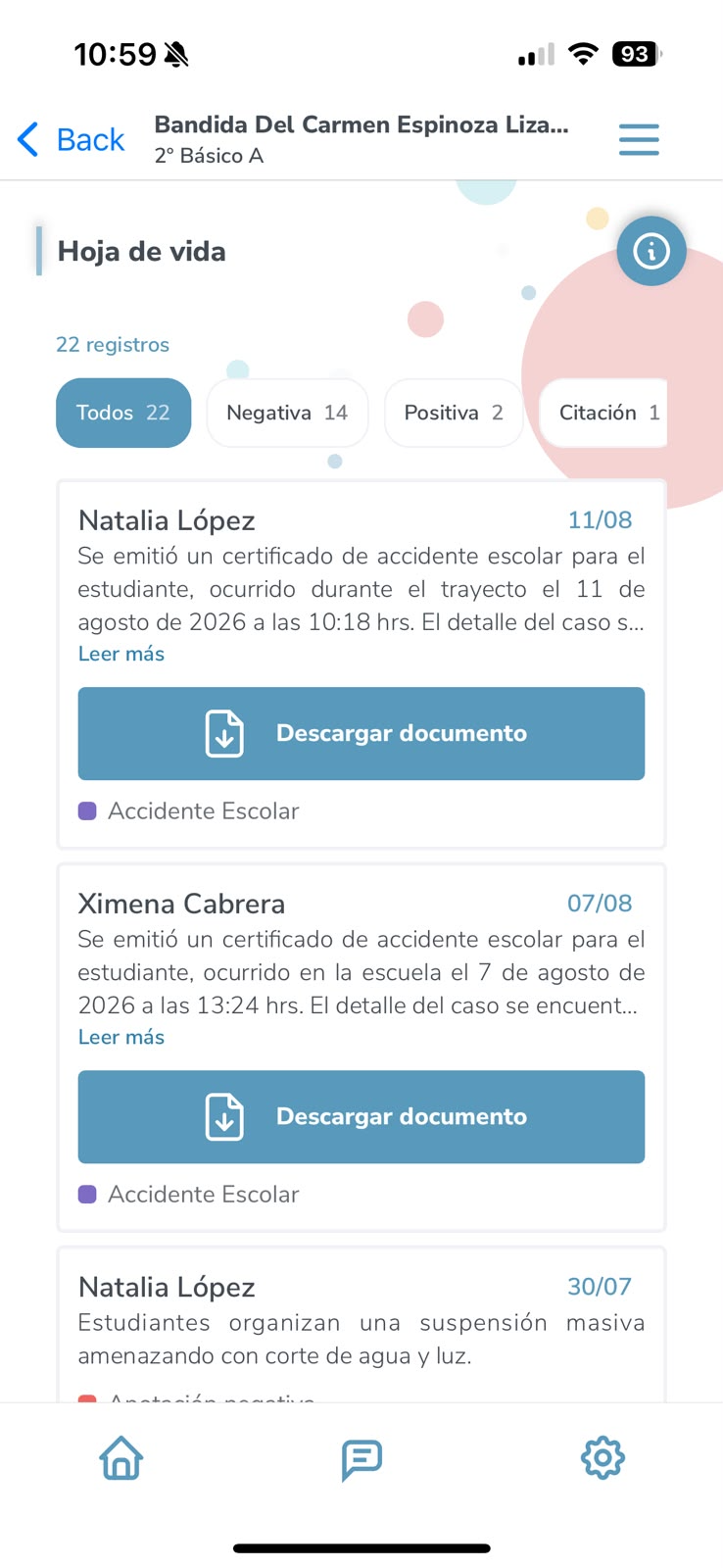 App Kimche Familia mostrando la Hoja de vida del estudiante con dos registros de Accidente Escolar y el botón Descargar documento